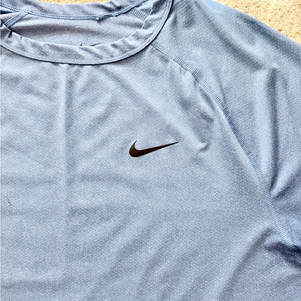 Men’s Nike DriFit - Picture 2 of 3